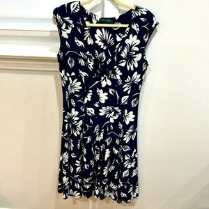 Women- sleeveless sundress Navy and white floral- Ralph Lauren size Large